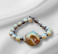 Women’s Natural Pearls on genuine leather bracelet