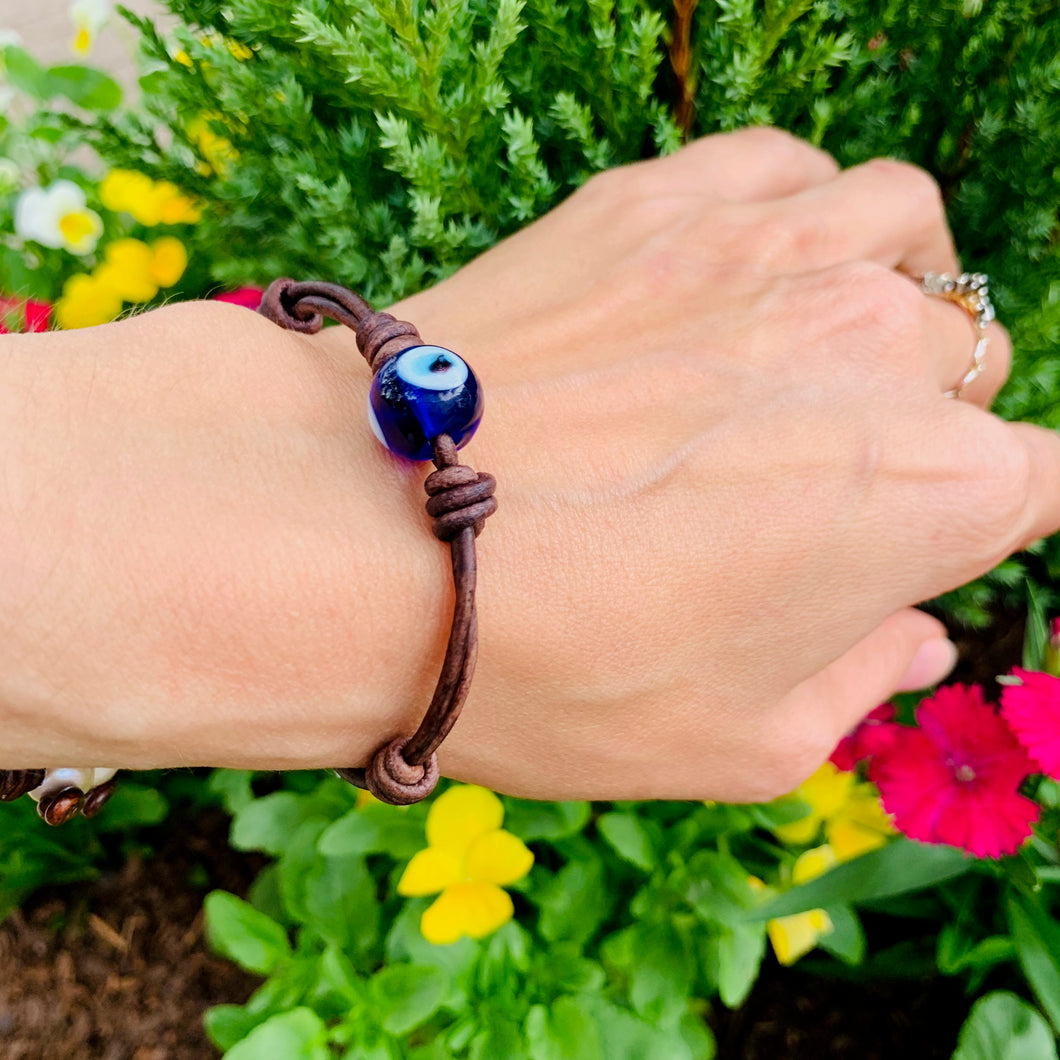 Women's round Evil Eye and fresh water pearls bracelet on genuine brown leather 🧿