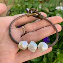 Load image into Gallery viewer, Women&#39;s adjustable bracelet with wild pearls and spiral clasp on antique grey leather
