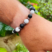 Load image into Gallery viewer, Men&#39;s natural Howlite and Black Onyx on genuine leather Mala style bracelet
