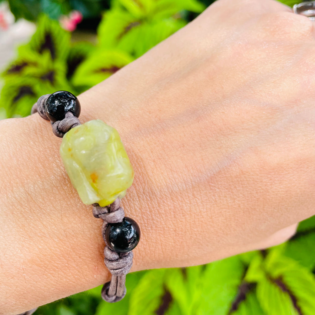 Women’s Natural Jade and Black Onyx on genuine leather bracelet